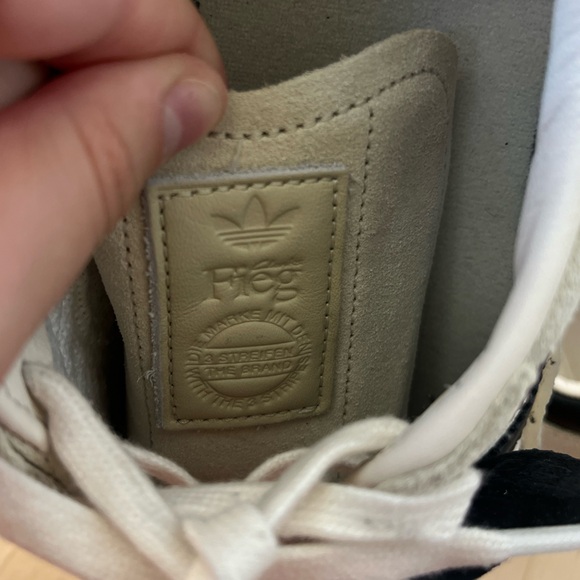 Ronnie Fieg x Clarks x 8th Street Samba 'Kithmas - Picture 9 of 12